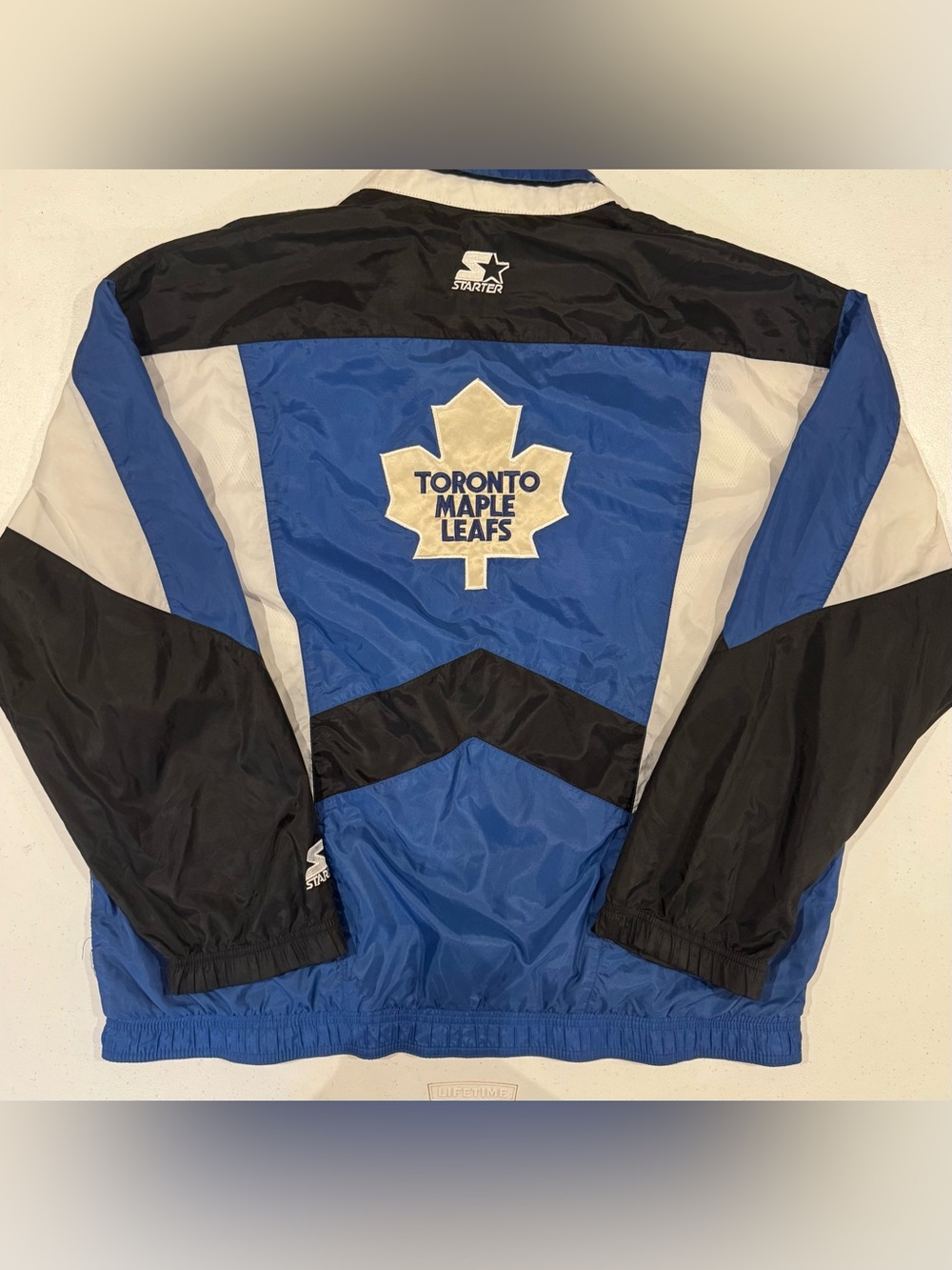 Vintage 90’s STARTER Toronto Maple Leafs Windbreaker Jacket size XL